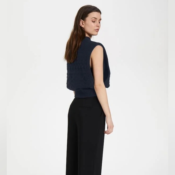 BNWOT Gestuz knitted pullover, navy, Size US M - Picture 5 of 10